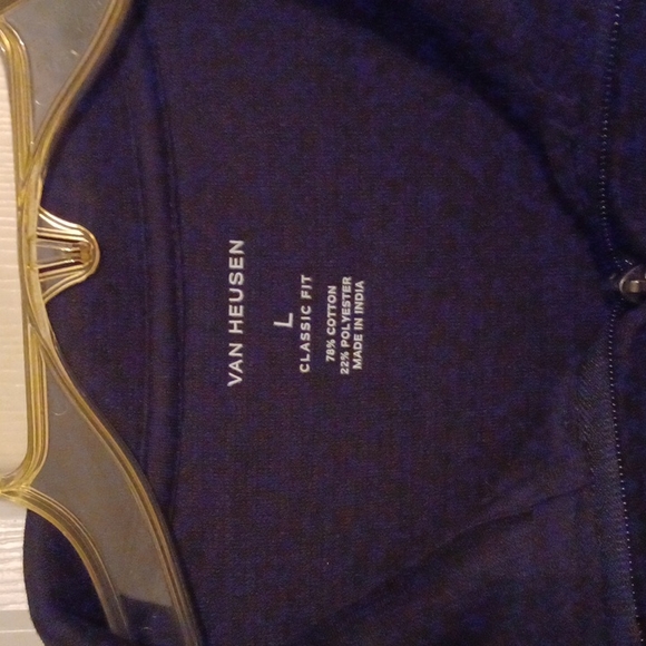 Selling a Van Heusen dress sweater in new condition with tags. Black size Large - Picture 3 of 4